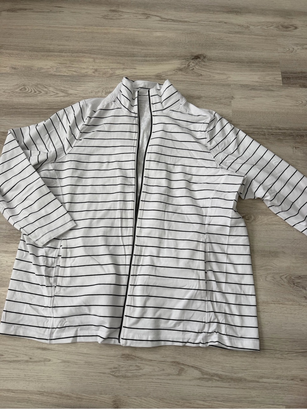 Avenue White and black Stripes - Zip Front Jacket new with tags size 22/24